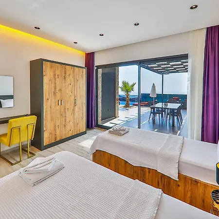 Sleeps 4 With Pool Air Con And Wifi *