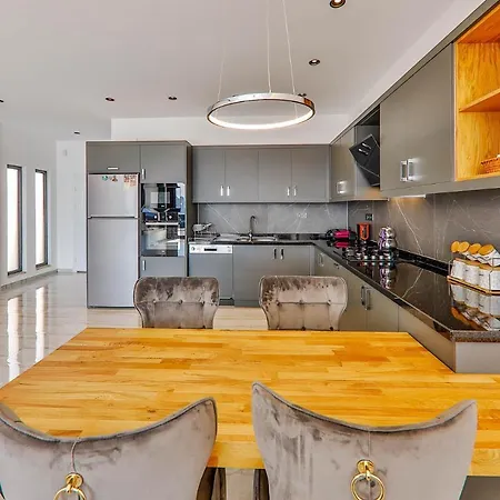 Sleeps 4 With Pool Air Con And Wifi
