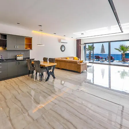 Sleeps 4 With Pool Air Con And Wifi וילה קלקן
